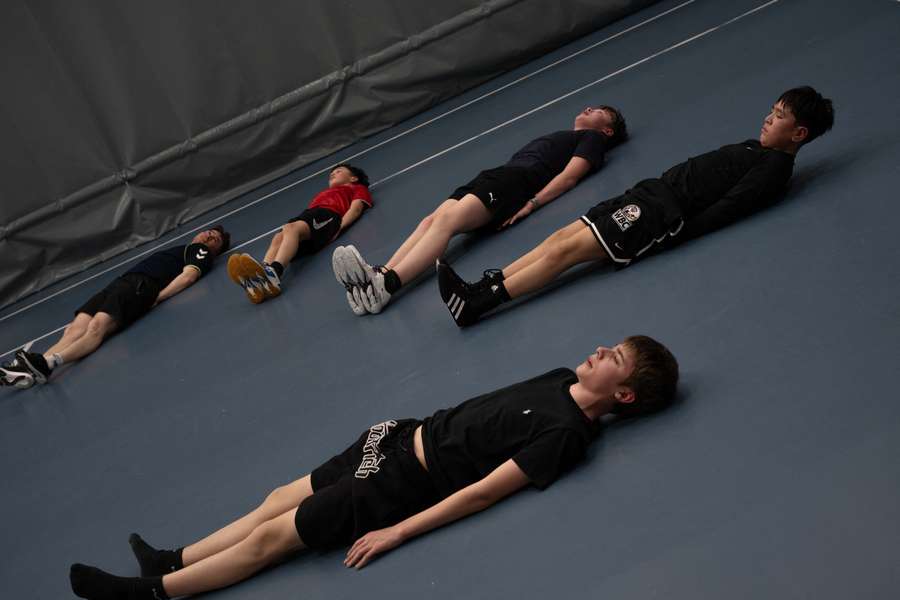 Jóvenes se ejercitan en Groenlandia Jóvenes se ejercitan en Groenlandia