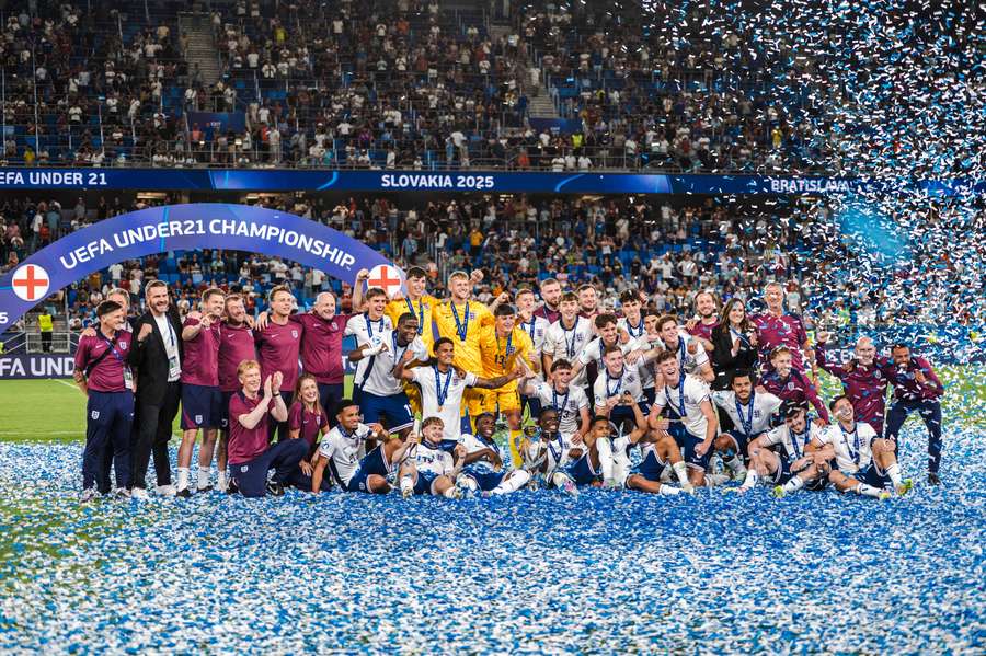 Trofej pre víťaza smeruje do Anglicka.