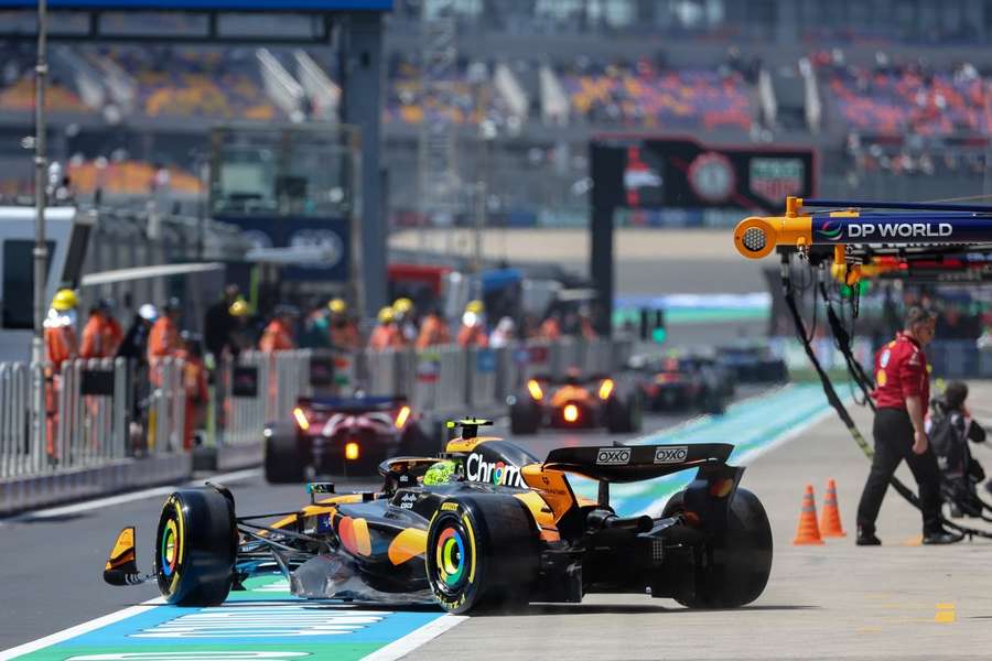 Lando Norris lidera en tierras chinas.