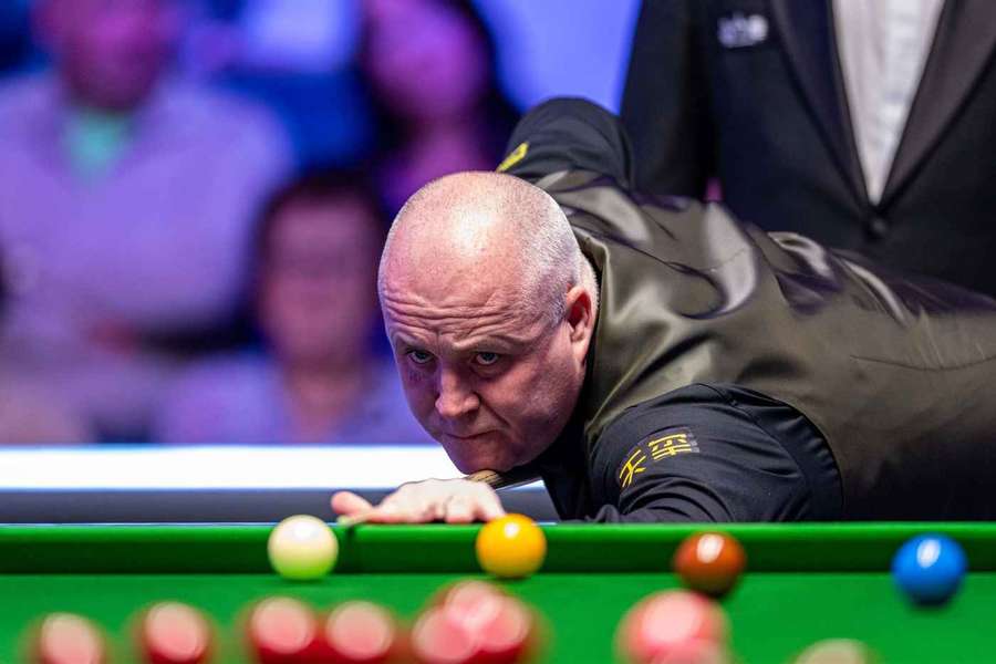 John Higgins zieht in Cheltenham ins Halbfinale ein.