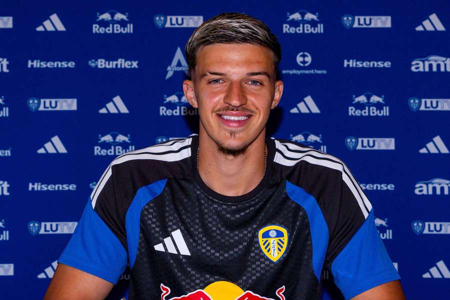 Leeds signed Bosnia and Herzegovina defender Tarik Muharemovic from Sassuolo on Friday Leeds signed Bosnia and Herzegovina defender Tarik Muharemovic from Sassuolo on Friday