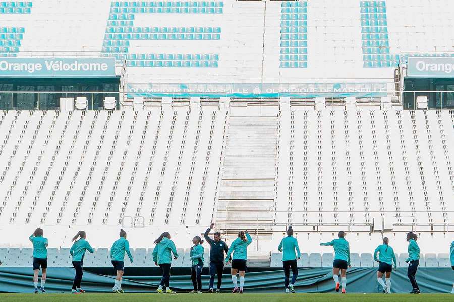 L'entraînement des Marseillaises avant la rencontre au Vélodrome.