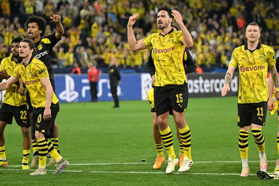 Los jugadores del Borussia Dortmund celebran su victoria ante el PSG