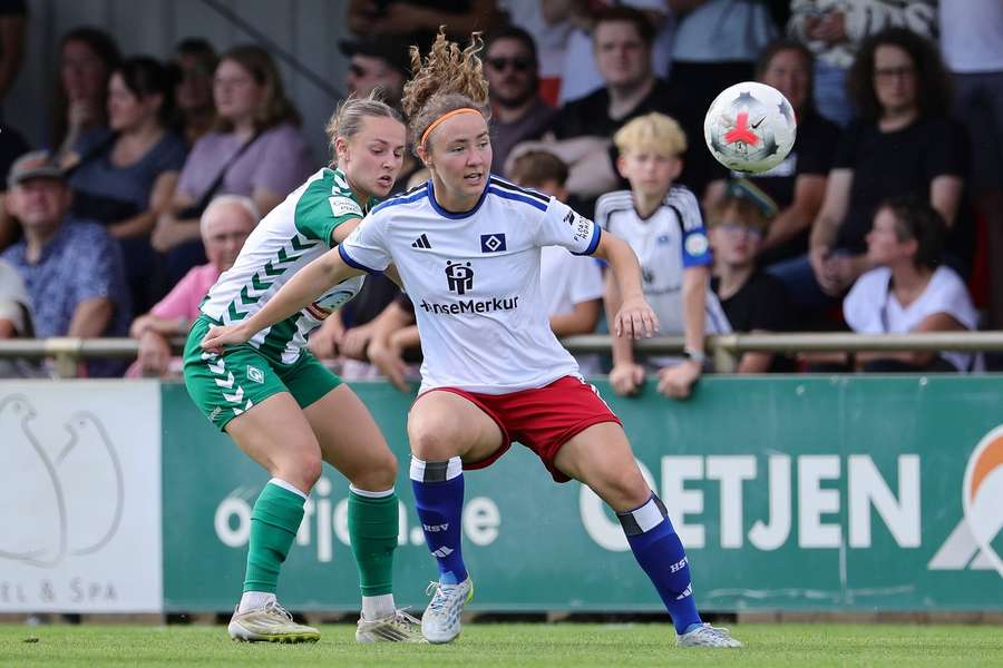 Die Frauen-Bundesliga startet am Freitagabend in die neue Saison. Die Frauen-Bundesliga startet am Freitagabend in die neue Saison.
