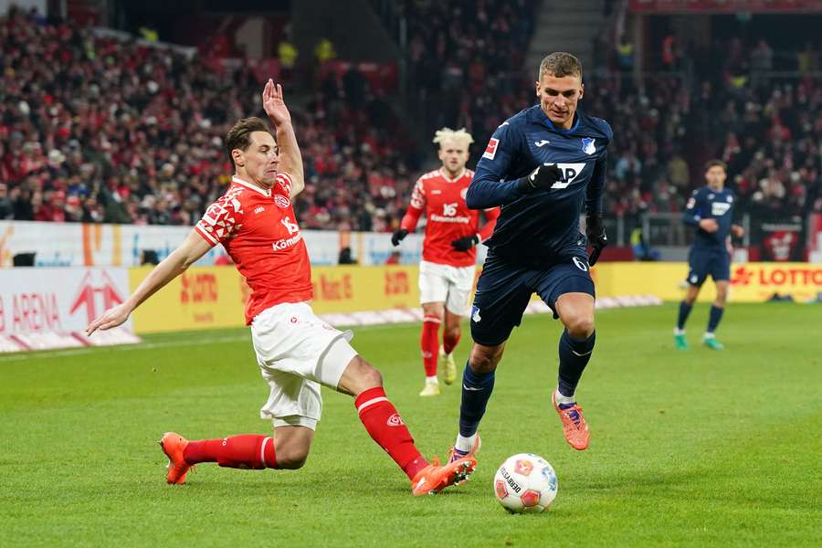 Mainz conquista um empate em inferioridade numérica