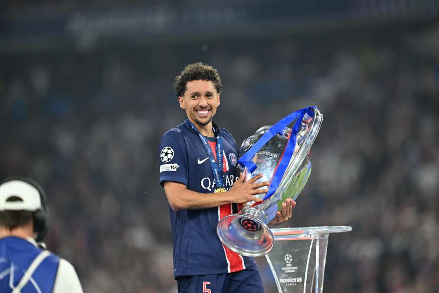 Marquinhos avec la coupe samedi soir.