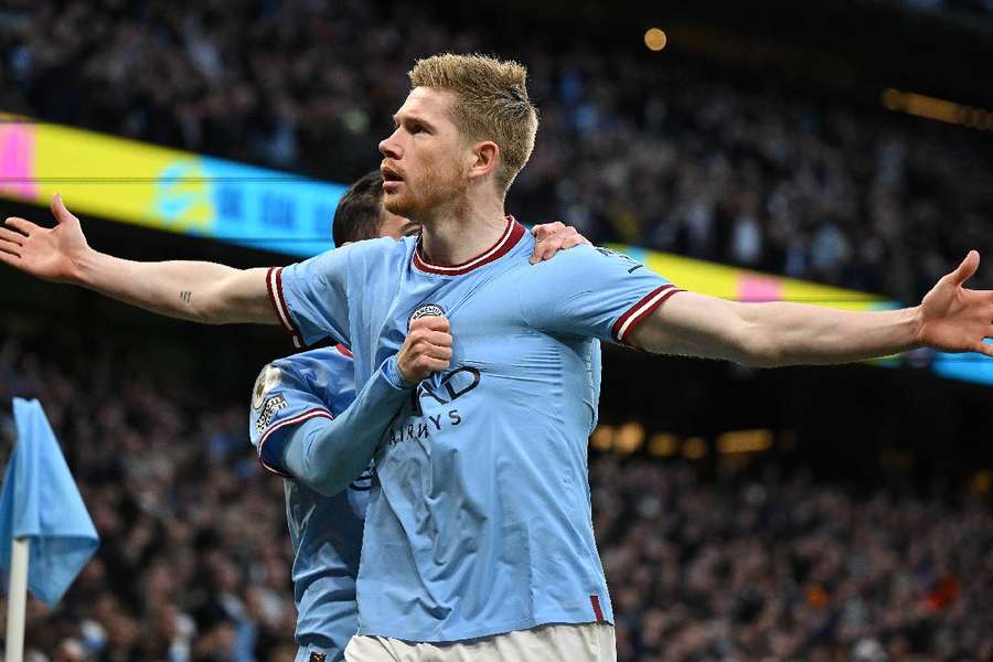 De Bruyne fez dois gols contra o Arsenal no Etihad