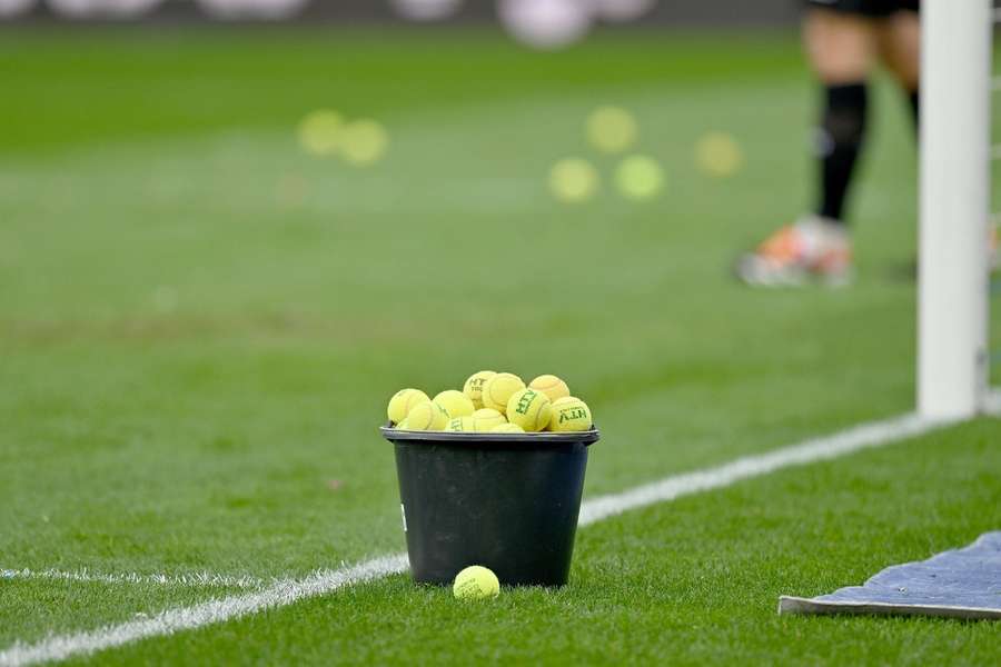 Von den Fans in der Bundesliga wurden in den vergangenen Wochen tausende Tennisbälle auf den Rasen geworfen.