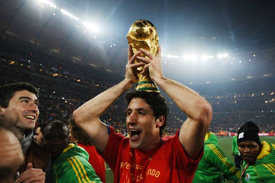 Joan Capdevila após vencer o Mundial da África do Sul em 2010 Joan Capdevila após vencer o Mundial da África do Sul em 2010