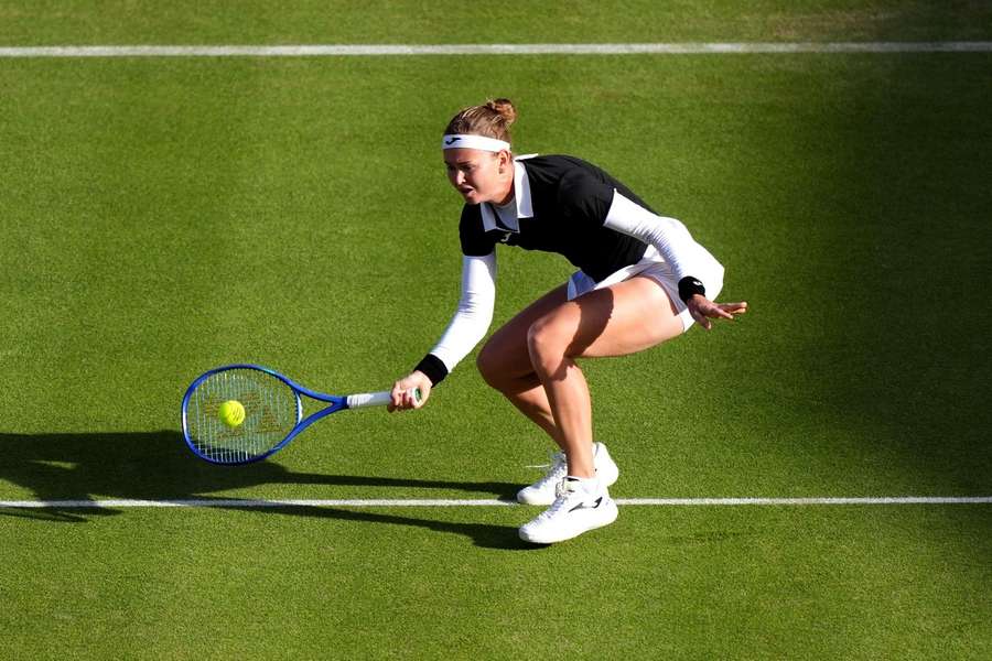 Bouzková si poradila s Valentovou. Bouzková si poradila s Valentovou.