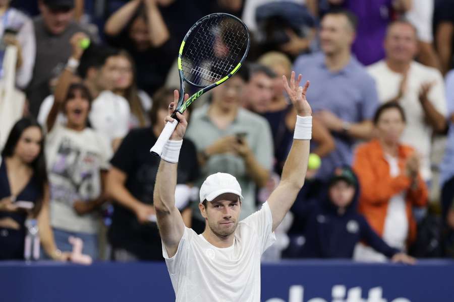 Botic van de Zandschulp ovládl nejdelší duel letošního US Open. Botic van de Zandschulp ovládl nejdelší duel letošního US Open.