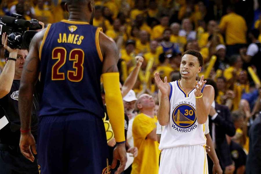 LeBron James y Stephen Curry, dos de los mejores jugadores de la historia del baloncesto LeBron James y Stephen Curry, dos de los mejores jugadores de la historia del baloncesto