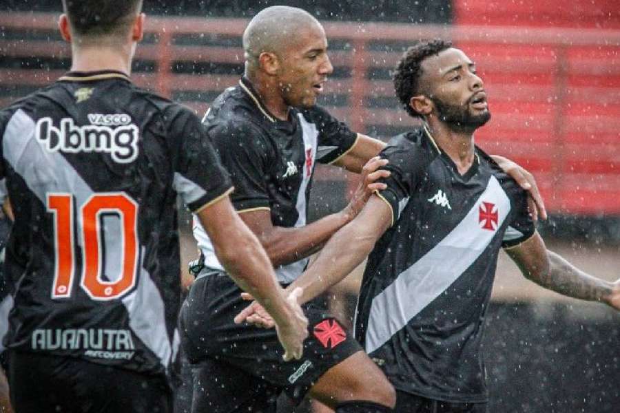 Cauã Paixão fez os dois gols da vitória vascaína