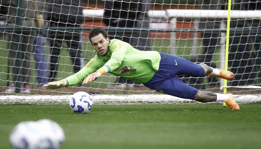 Ederson voltou a ser convocado pela Seleção Ederson voltou a ser convocado pela Seleção