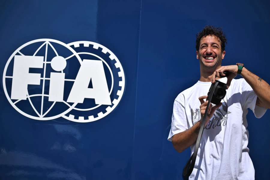 Ricciardo sonríe sabiendo que ya tiene equipo para la próxima temporada.