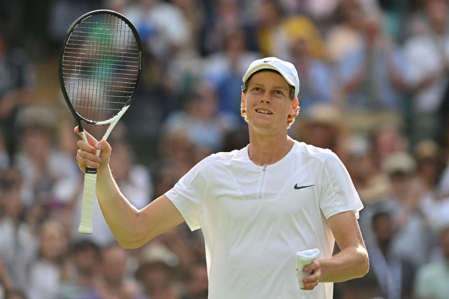 Sinner iguala a campanha de 2022 em Wimbledon