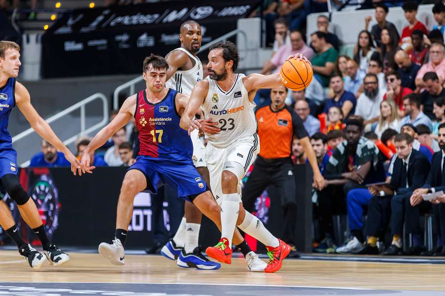 Llull, defendido por el exmadridista Juan Núñez