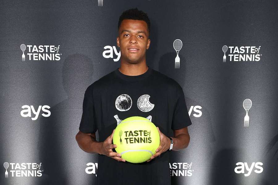 Un set aura suffit au Français pour se qualifier au 3e tour.