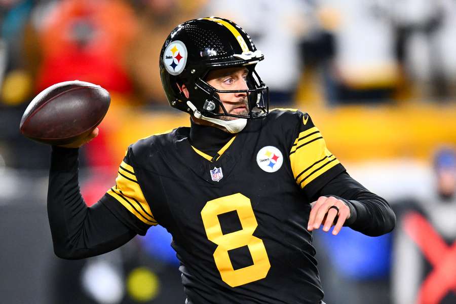 Aaron Rodgers led the Pittsburgh Steelers to a win on Monday Night Football in the NFL. Aaron Rodgers led the Pittsburgh Steelers to a win on Monday Night Football in the NFL.