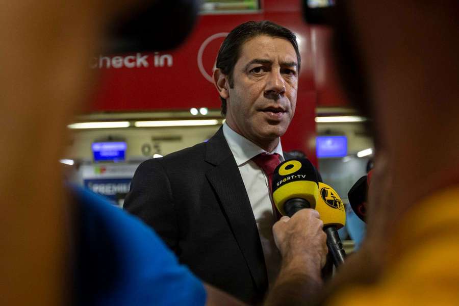 Rui Costa, presidente do Benfica, no aeroporto de Lisboa