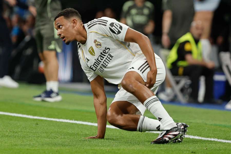Alexander-Arnold s-a accidentat după cinci minute