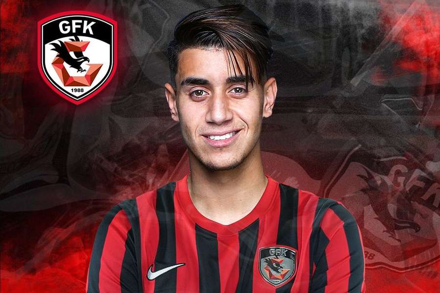 Khacef com as cores do Gaziantep FK