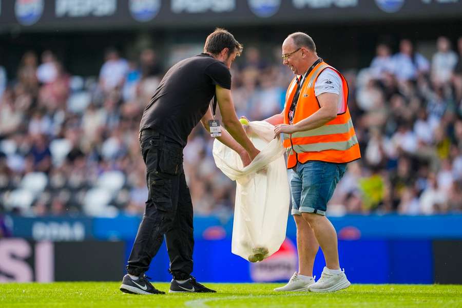 Rengørings-personalet fik travlt på Lerkendal Stadion