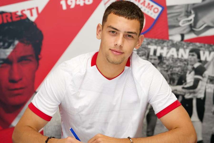 Vadym Kyrychenko la semnarea contractului cu Dinamo Vadym Kyrychenko la semnarea contractului cu Dinamo