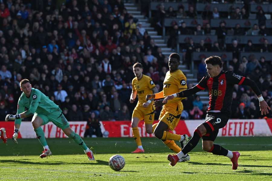 Evanilson marcó para el Bournemouth