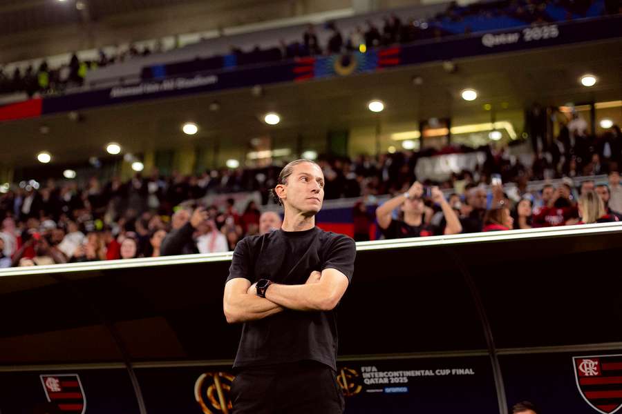 Filipe Luís negocia para seguir no comando do Fla