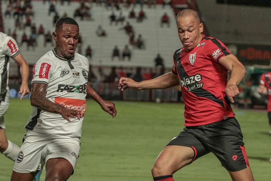 O Atlético-GO foi valente para vencer em casa de virada