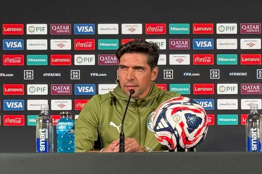 Abel Ferreira em entrevista coletiva na véspera de Palmeiras x Porto