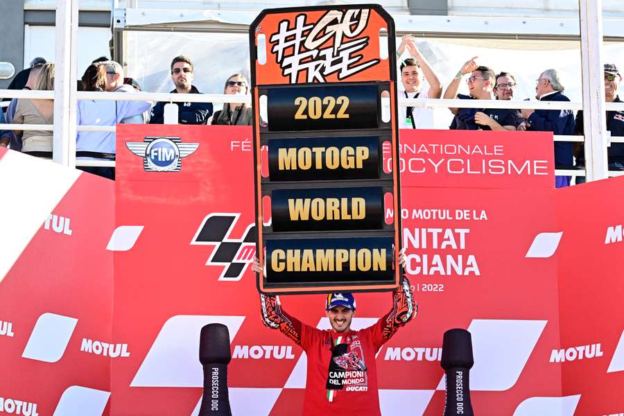 MotoGP, Bagnaia riporta l'Italia sul tetto del mondo. Mattarella lo invita al Quirinale
