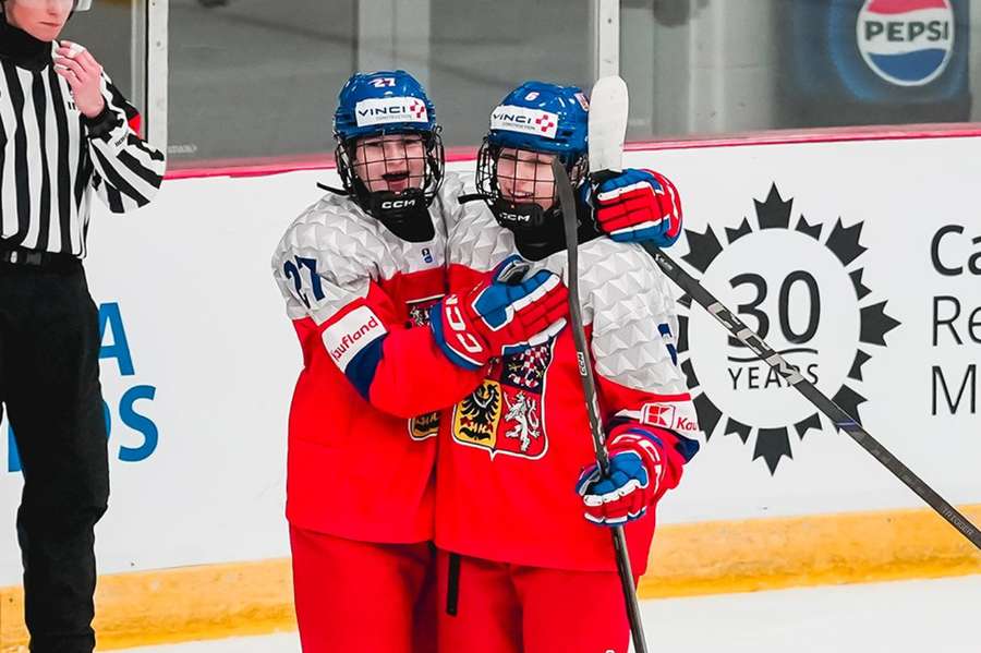 Hokejistky na MS do 18 let porazily 7:2 Slovensko a ve skupině skončily druhé