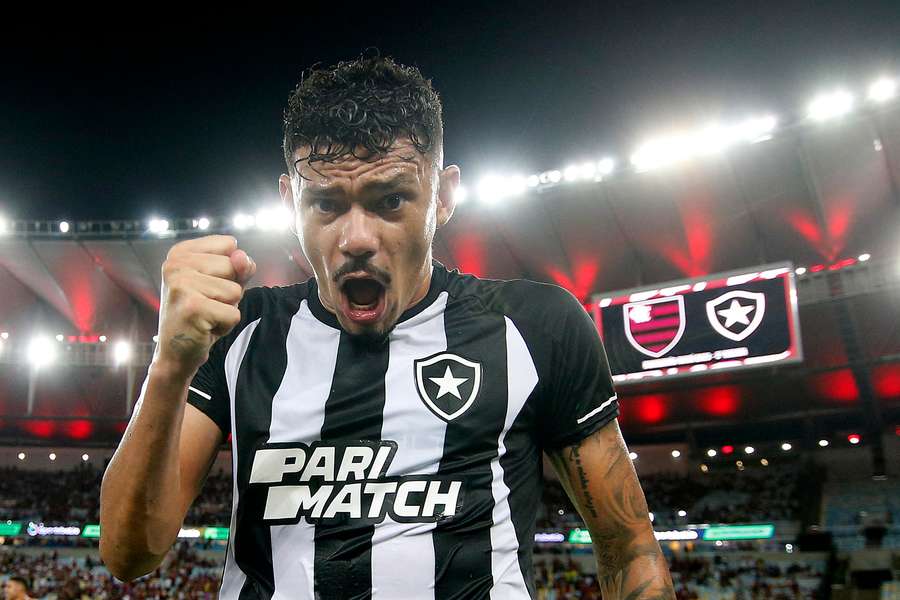 Tiquinho marcou dois gols e foi o destaque da vitória alvinegra