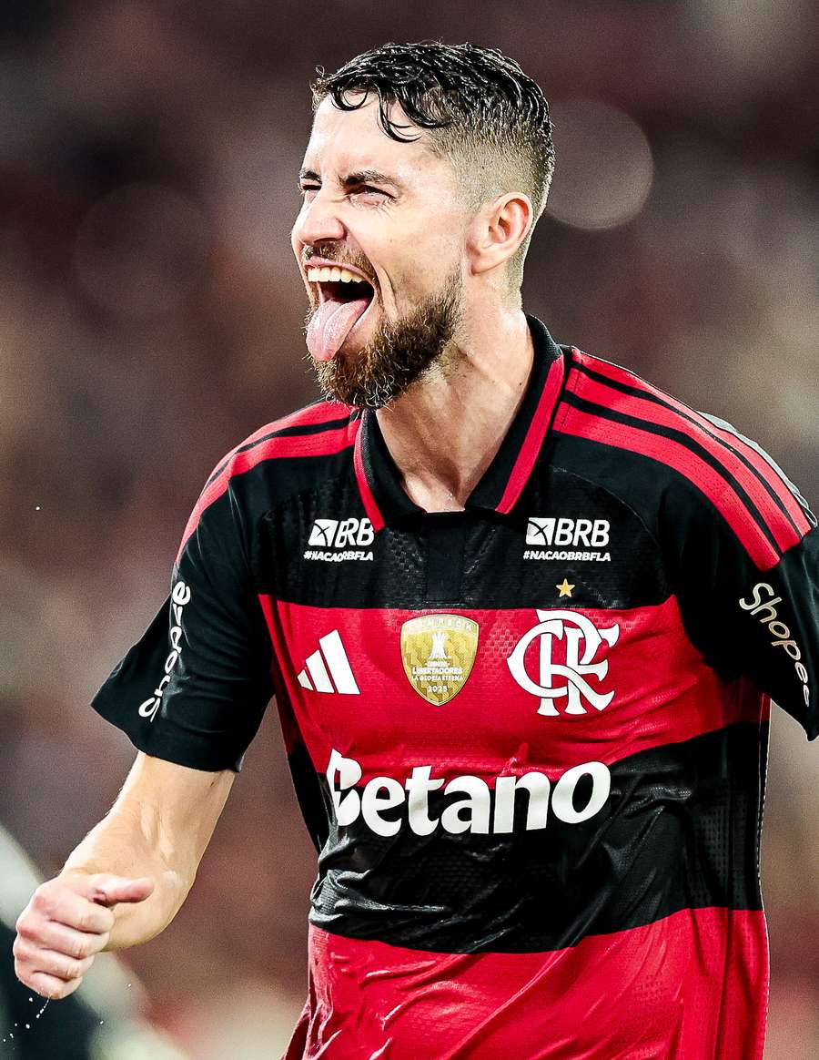 Jorginho marcou de pênalti em Flamengo 3x1 Santos