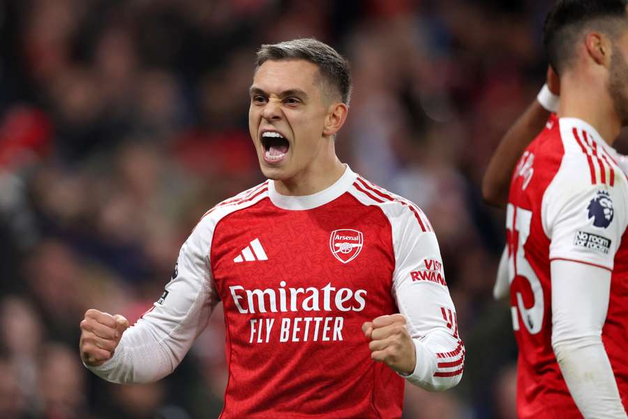 Leandro Trossard fez o primeiro da goleada do Arsenal sobre o rival Tottenham Leandro Trossard fez o primeiro da goleada do Arsenal sobre o rival Tottenham