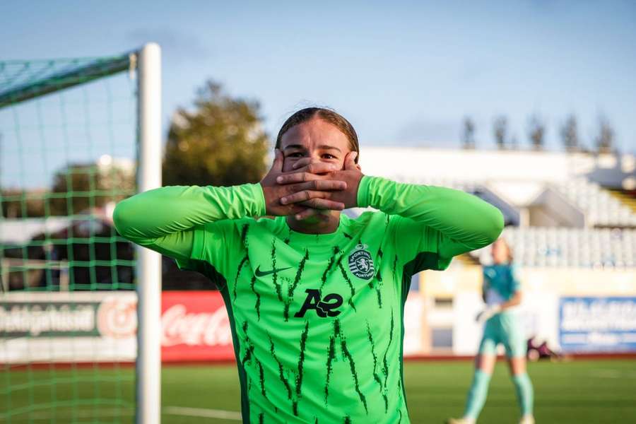 Telma Encarnação fez os dois golos do Sporting