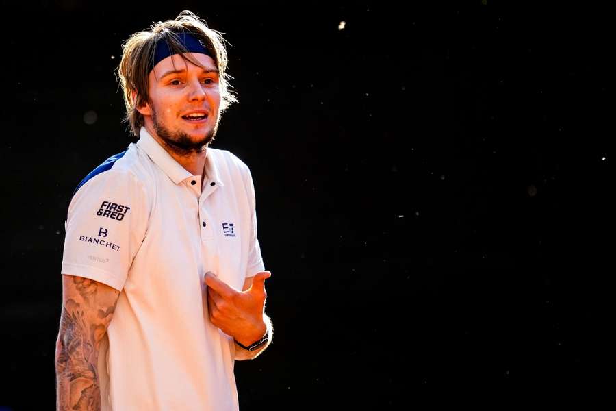 Alexander Bublik začíná brát tenis vážně.