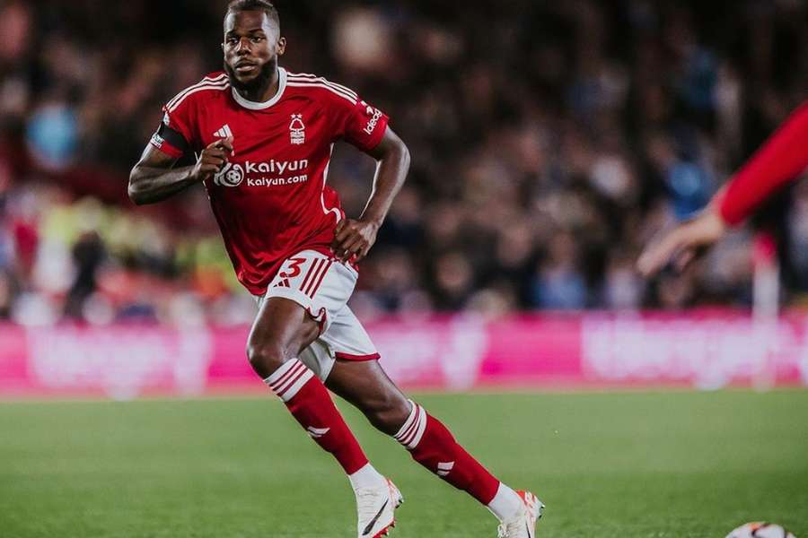 Nuno Tavares está atualmente no Nottingham Forest