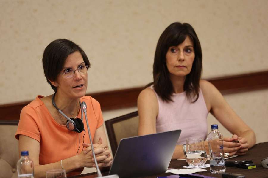 Reem Alsalem, à esquerda