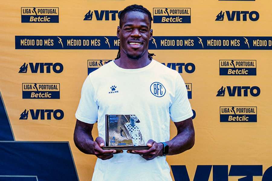 Makouta recebeu prémio de melhor médio de agosto