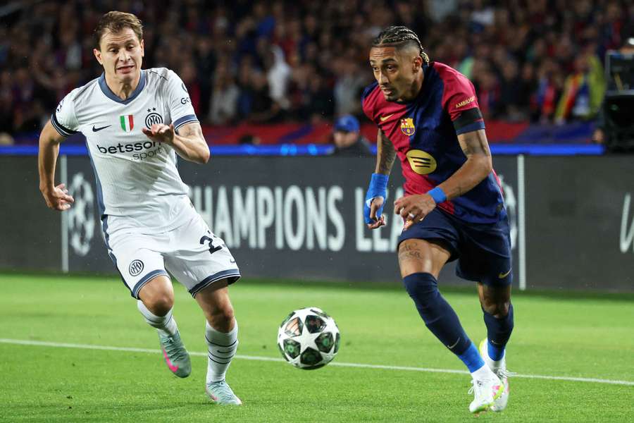 Raphinha é uma das esperanças de gol do Barcelona, mas terá de superar a forte marcação da Inter de Milão