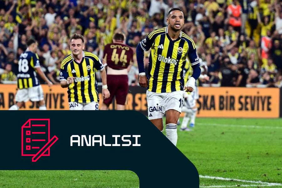 Youssef En-Nesyri, con la maglia del Fenerbahce, esulta dopo aver segnato contro il Trabzonspor 