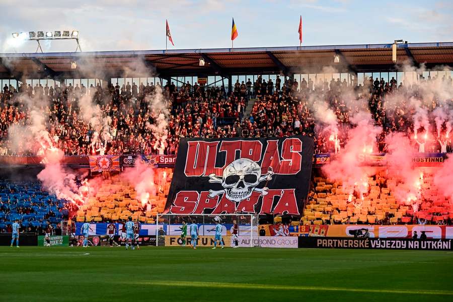 Skalní fanoušci Sparty vyhlásili bojkot zápasu na Žižkově. Skalní fanoušci Sparty vyhlásili bojkot zápasu na Žižkově.