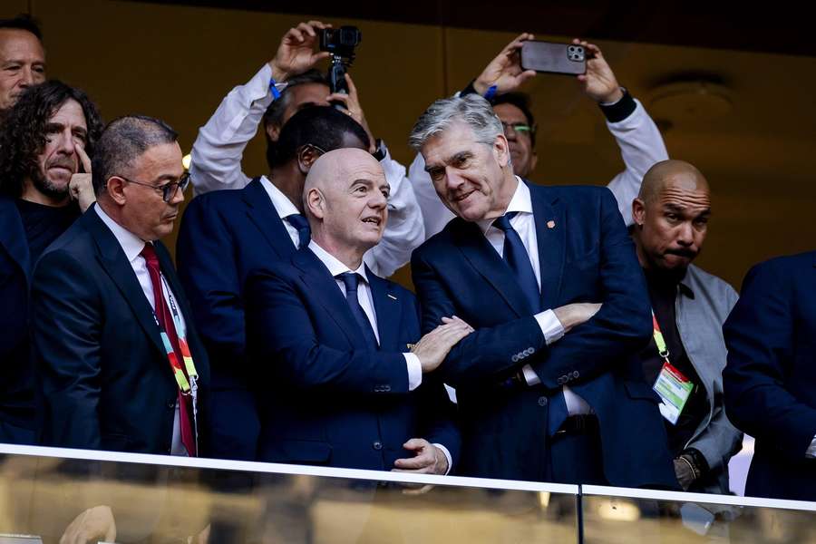 KNVB president Frank Paauw talks with FIFA president Gianni Infantino at the 2026 World Cup