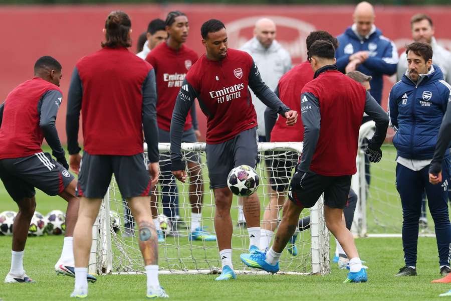 Arsenal vai disputar a meia-final com o Atlético