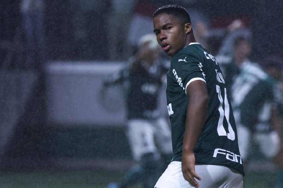 Endrick foi promovido ao profissional do Palmeiras no ano passado