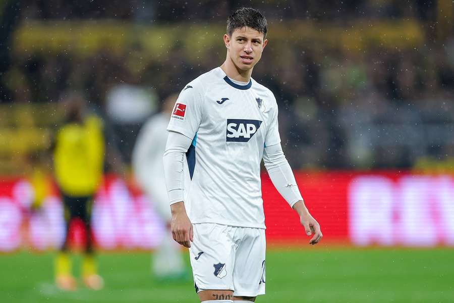 Návrat Adama Hložka do hry po zranění je plný otazníků. Návrat Adama Hložka do hry po zranění je plný otazníků.