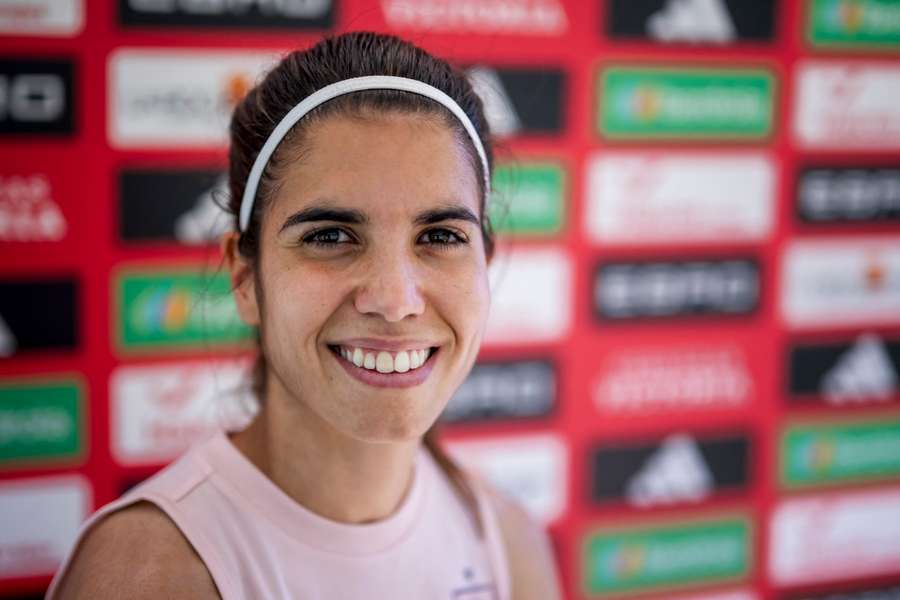 Alba Redondo sonríe en rueda de prensa